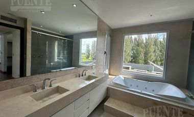 Venta con Renta en La Magdalena Canning - 3 dorm  escrit.    depend.