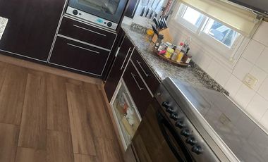 Casa de categoría en Altos del Chateau 4 dormitorios, pileta y gran patio fondo verde