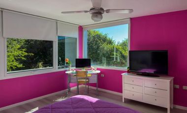 Casa de categoría en Altos del Chateau 4 dormitorios, pileta y gran patio fondo verde