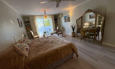 Casa de categoría en Altos del Chateau 4 dormitorios, pileta y gran patio fondo verde