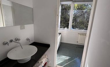 Casa de categoría en Altos del Chateau 4 dormitorios, pileta y gran patio fondo verde