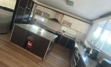 Casa de categoría en Altos del Chateau 4 dormitorios, pileta y gran patio fondo verde