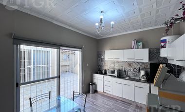 Casa 3 amb con patio, cochera y quincho en Villa Bosch