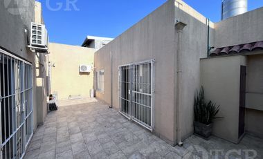 Casa 3 amb con patio, cochera y quincho en Villa Bosch