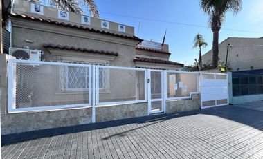 Casa 3 amb con patio, cochera y quincho en Villa Bosch