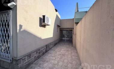 Casa 3 amb con patio, cochera y quincho en Villa Bosch