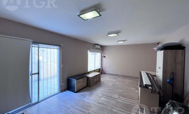 Casa 3 amb con patio, cochera y quincho en Villa Bosch