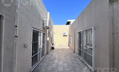 Casa 3 amb con patio, cochera y quincho en Villa Bosch