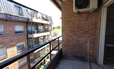 DEPARTAMENTO DOS AMBIENTES CON COCHERA