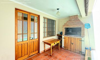 Casa en venta, 3 ambientes en Quilmes. Apto credito