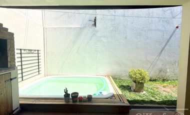 Casa en venta, 3 ambientes en Quilmes. Apto credito