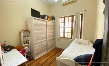 Casa en venta, 3 ambientes en Quilmes. Apto credito