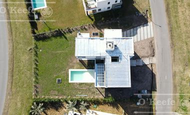 CASA DE CATEGORIA EN VENTA GREENVILLE HUDSON A ESTRENAR 4 AMBIENTES CON PISCINA