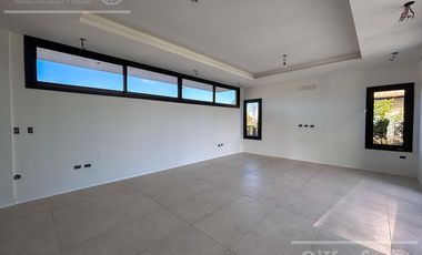 CASA DE CATEGORIA EN VENTA GREENVILLE HUDSON A ESTRENAR 4 AMBIENTES CON PISCINA