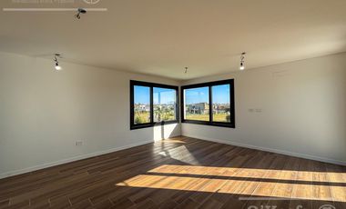CASA DE CATEGORIA EN VENTA GREENVILLE HUDSON A ESTRENAR 4 AMBIENTES CON PISCINA