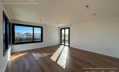 CASA DE CATEGORIA EN VENTA GREENVILLE HUDSON A ESTRENAR 4 AMBIENTES CON PISCINA