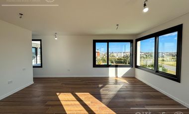 CASA DE CATEGORIA EN VENTA GREENVILLE HUDSON A ESTRENAR 4 AMBIENTES CON PISCINA