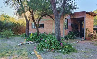 Casa en venta sobre ruta en Las Tapias | Excelente ubicación | Uso residencial comercial