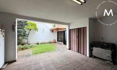 Casa en venta de 4 ambientes con cochera - Villa Ballester