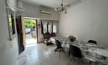 Casa de 2 Plantas con Jardín en Venta en Villa Adelina
