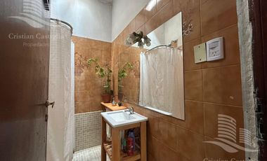 Casa de 2 Plantas con Jardín en Venta en Villa Adelina