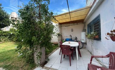 Casa de 2 Plantas con Jardín en Venta en Villa Adelina