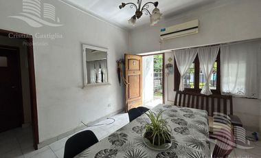 Casa de 2 Plantas con Jardín en Venta en Villa Adelina