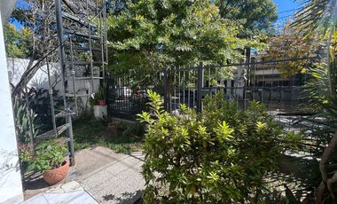 Casa de 2 Plantas con Jardín en Venta en Villa Adelina