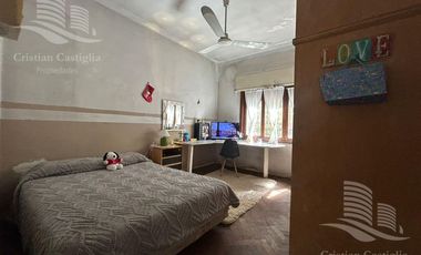 Casa de 2 Plantas con Jardín en Venta en Villa Adelina