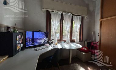 Casa de 2 Plantas con Jardín en Venta en Villa Adelina