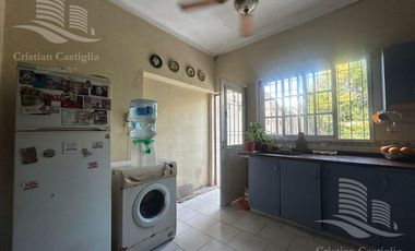 Casa de 2 Plantas con Jardín en Venta en Villa Adelina