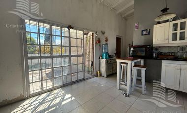 Casa de 2 Plantas con Jardín en Venta en Villa Adelina