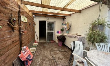 Casa de 2 Plantas con Jardín en Venta en Villa Adelina