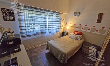 Casa de 2 Plantas con Jardín en Venta en Villa Adelina