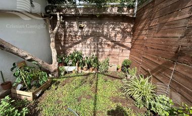 Casa de 2 Plantas con Jardín en Venta en Villa Adelina