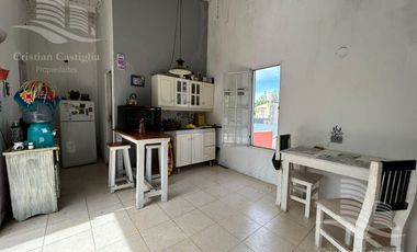 Casa de 2 Plantas con Jardín en Venta en Villa Adelina
