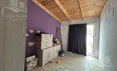 Casa de 2 Plantas con Jardín en Venta en Villa Adelina