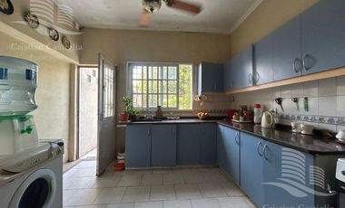 Casa de 2 Plantas con Jardín en Venta en Villa Adelina