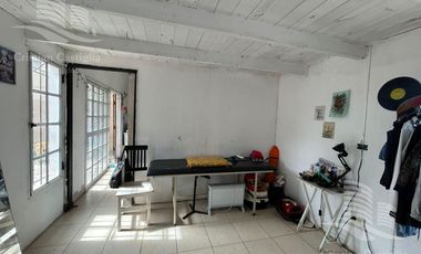 Casa de 2 Plantas con Jardín en Venta en Villa Adelina