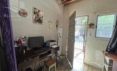Casa de 2 Plantas con Jardín en Venta en Villa Adelina