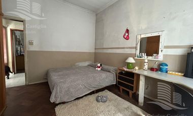Casa de 2 Plantas con Jardín en Venta en Villa Adelina