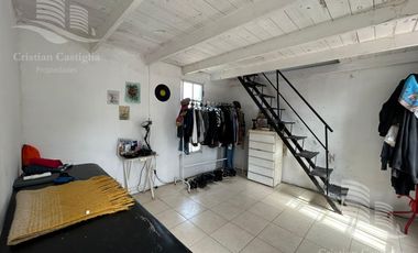 Casa de 2 Plantas con Jardín en Venta en Villa Adelina