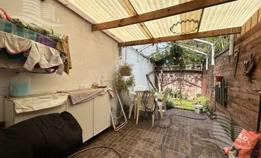 Casa de 2 Plantas con Jardín en Venta en Villa Adelina