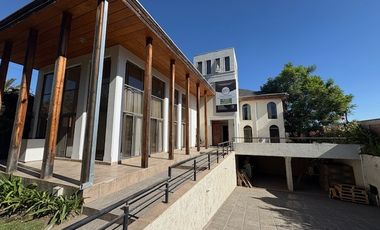 Casa en venta c/ estacionamiento en Avenida San Juan