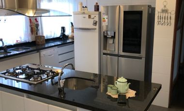 Casa en venta c/ estacionamiento en Avenida San Juan