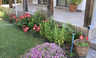 Casa en venta c/ estacionamiento en Avenida San Juan