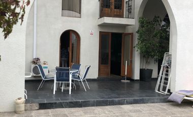 Casa en venta c/ estacionamiento en Avenida San Juan
