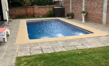 Casa en venta c/ estacionamiento en Avenida San Juan