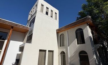 Casa en venta c/ estacionamiento en Avenida San Juan