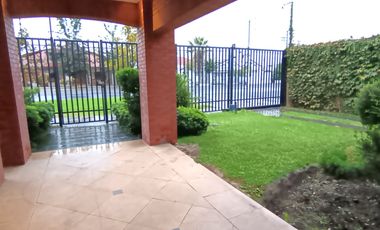 Hermosa casa  / metro departamental